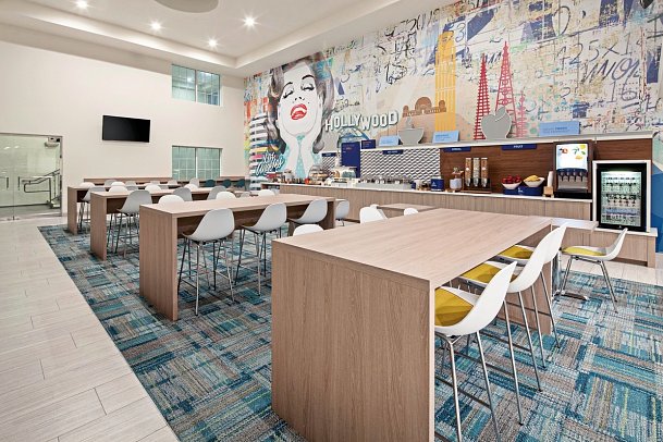 Holiday Inn Express Hotel & Suites Hollywood Walk of Fame, an IHG Hotel