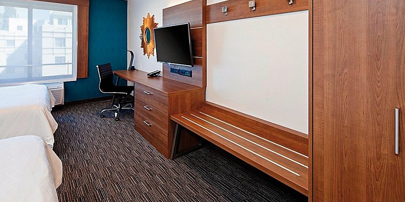 Holiday Inn Express Hotel & Suites Hollywood Walk of Fame