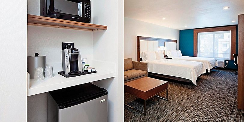 Holiday Inn Express Hotel & Suites Hollywood Walk of Fame