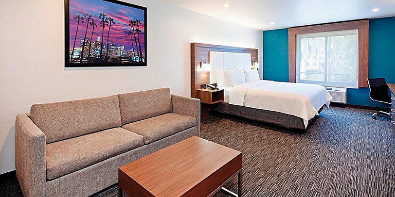 Holiday Inn Express Hotel & Suites Hollywood Walk of Fame