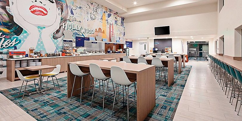 Holiday Inn Express Hotel & Suites Hollywood Walk of Fame