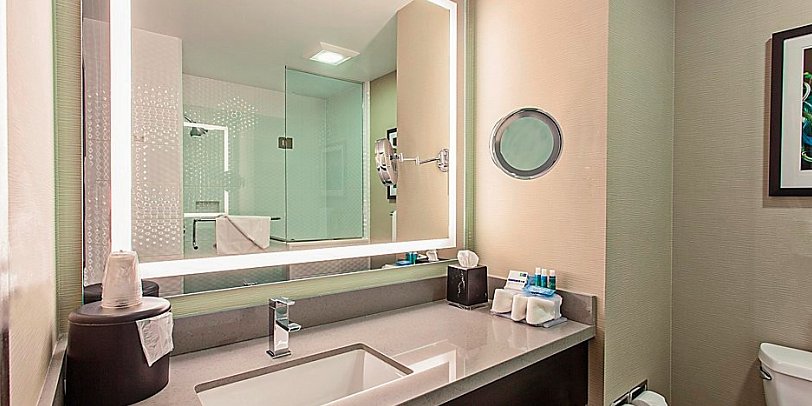 Holiday Inn Express Hotel & Suites Hollywood Walk of Fame