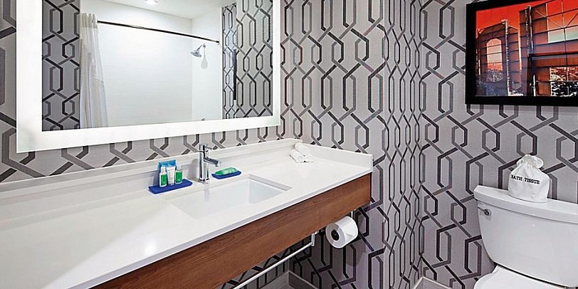 Holiday Inn Express Hotel & Suites Hollywood Walk of Fame