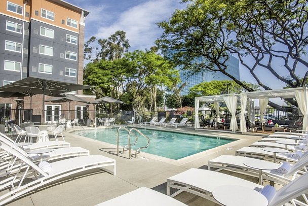 Cambria Hotel LAX - Pool