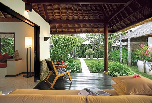 Qunci Villas Hotel - Beispiel Terrasse Garden View (Zimmercodierung UBG)