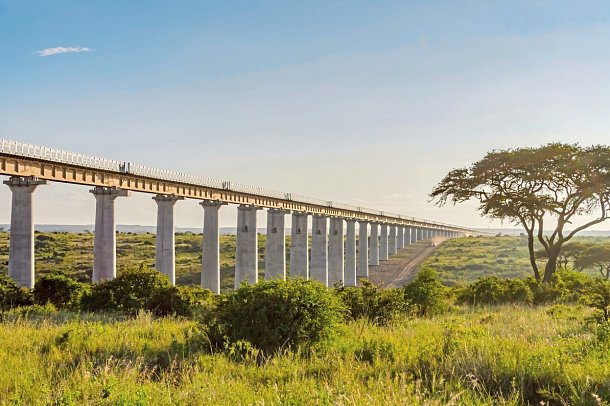 Die große Kenia Safari - Viadukt der Bahnstrecke Nairobi Mombasa