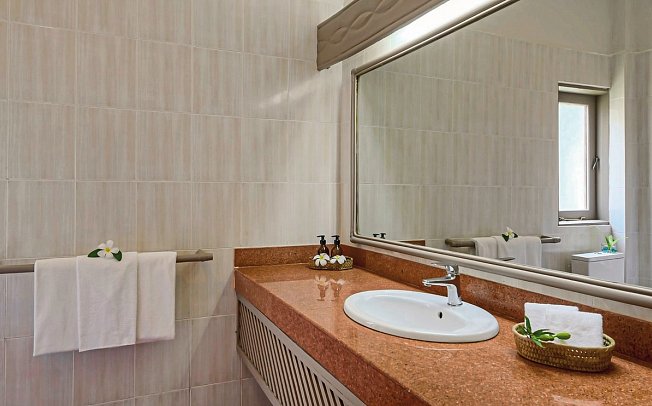 Neptune Village Beach Resort & Spa - Beispiel Bad (Zimmercodierungen UMG & DCG)