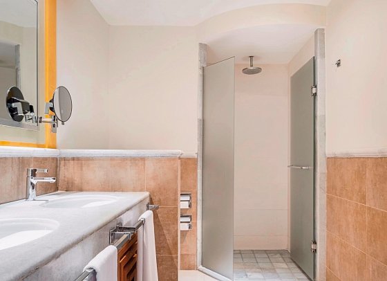 Iberostar Selection Rose Hall Suites - Wohnbeispiel Junior Suite (Zimmercodierungen J9M, JF2, JS1, J9O, UB7, OB1, JB1 & JB2)