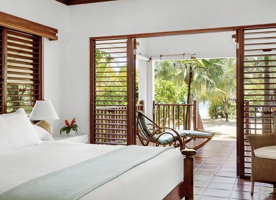 Couples Swept Away - Wohnbeispiel Beachfront Suite (Zimmercodierung J9O)