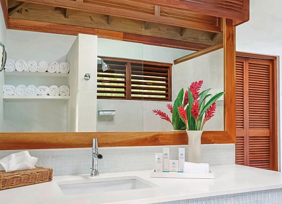 Couples Swept Away - Wohnbeispiel Beachfront Suite (Zimmercodierung J9O)