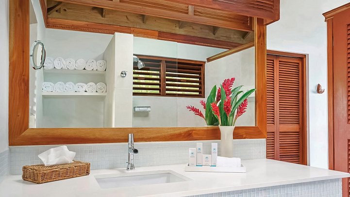 Couples Swept Away - Wohnbeispiel Beachfront Suite (Zimmercodierung J9O)