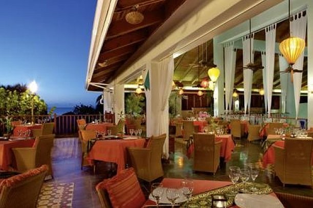 Couples Swept Away - Restaurant Lemon Grass