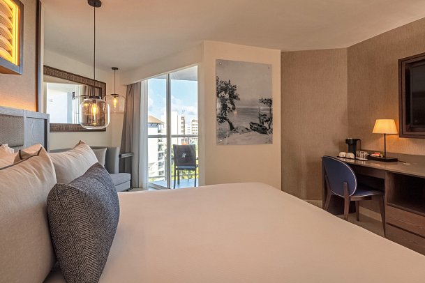 Royalton Hideaway Blue Waters, An Autograph Collection All-Inclusive Resort - Wohnbeispiel Luxury Ocean View (Zimmercodierungen UUM & ULM)