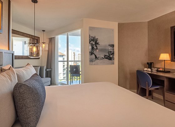 Royalton Hideaway Blue Waters, An Autograph Collection All-Inclusive Resort - Wohnbeispiel Luxury Ocean View (Zimmercodierungen UUM & ULM)