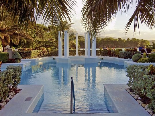 Grand Palladium Lady Hamilton Resort & Spa