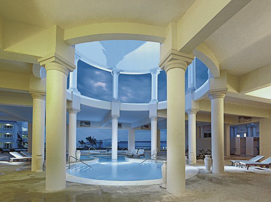 Grand Palladium Lady Hamilton Resort & Spa