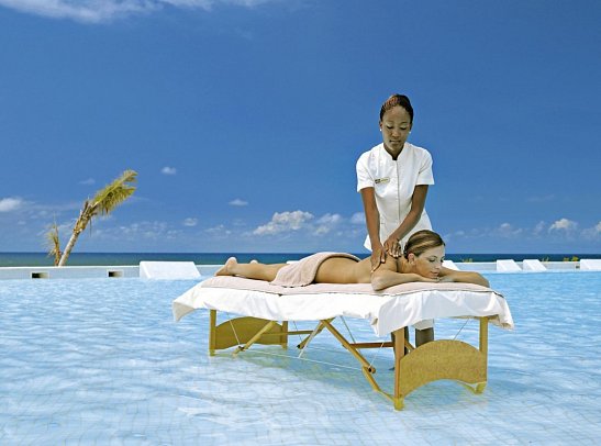 Grand Palladium Lady Hamilton Resort & Spa