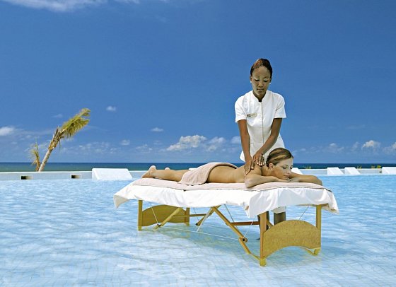 Grand Palladium Lady Hamilton Resort & Spa