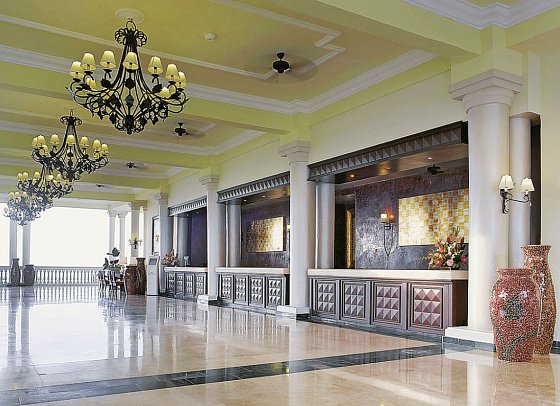 Grand Palladium Lady Hamilton Resort & Spa