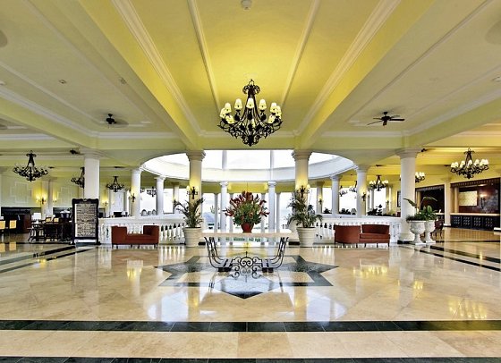Grand Palladium Lady Hamilton Resort & Spa