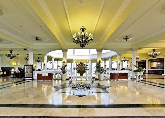 Grand Palladium Lady Hamilton Resort & Spa