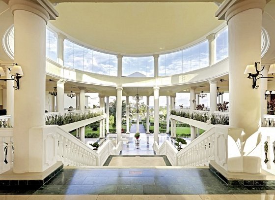 Grand Palladium Lady Hamilton Resort & Spa