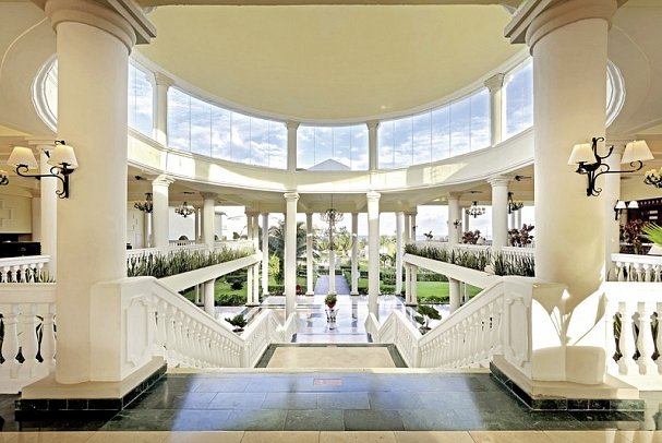 Grand Palladium Lady Hamilton Resort & Spa