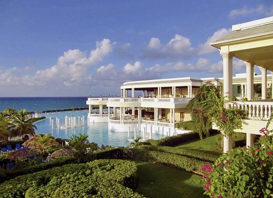 Grand Palladium Lady Hamilton Resort & Spa