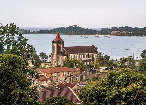 Ein Spion, der Urlaub macht - Kirche, Port Antonio
