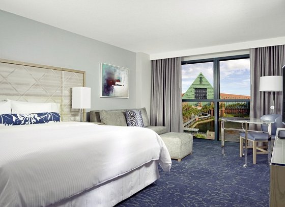 Walt Disney World Swan - Standard Walt Disney World Swan