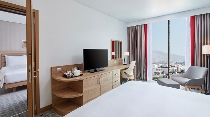 Hilton Garden Inn Muscat Al Khuwair - Wohnbeispiel King Family Room