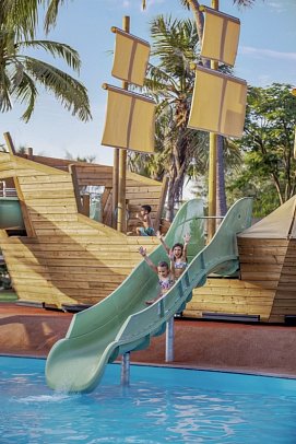 Al Bustan Palace, a Ritz-Carlton Hotel