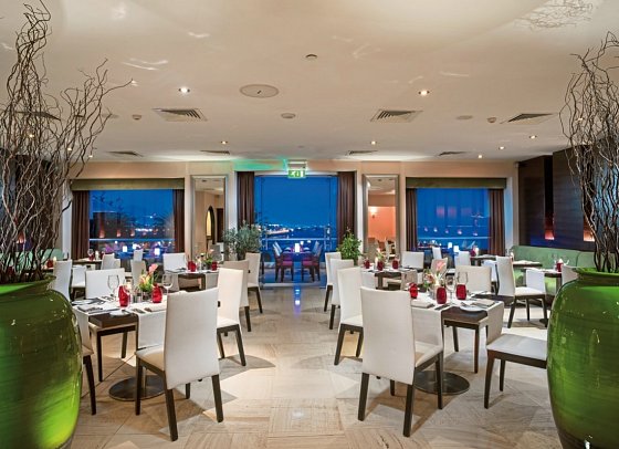 Crowne Plaza Muscat