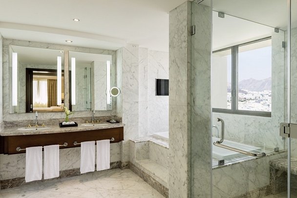 Sheraton Oman Hotel - Executive Suite