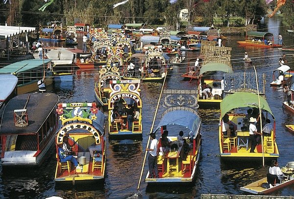 Collage von Welt-Metropole & Mayawelt - Xochimilco