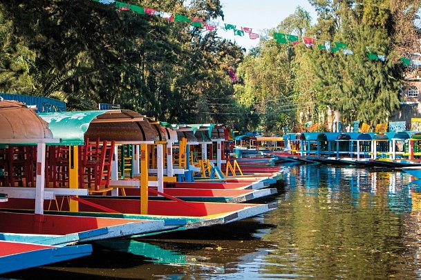 Collage von Welt-Metropole & Mayawelt - Xochimilco