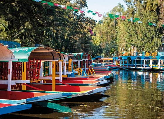 Collage von Welt-Metropole & Mayawelt - Xochimilco