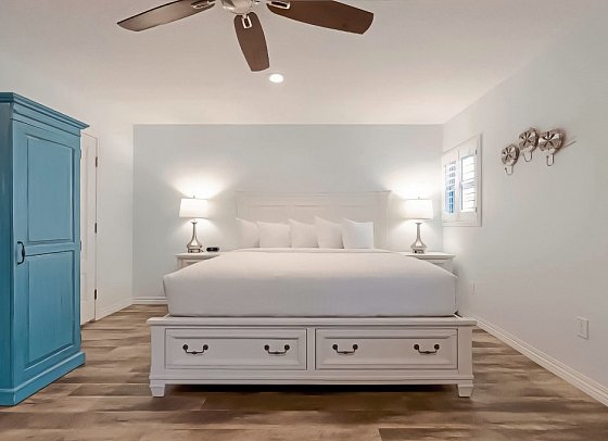 Lost Inn Paradise Cocoa Beach - Wohnbeispiel Bungalow King Room (Zimmercodierung UG1)