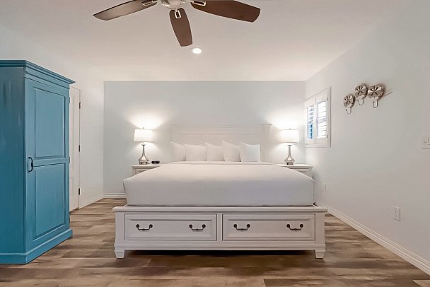 Lost Inn Paradise Cocoa Beach - Wohnbeispiel Bungalow King Room (Zimmercodierung UG1)