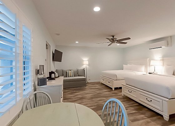 Lost Inn Paradise Cocoa Beach - Wohnbeispiel Bungalow Double Queen Room (Zimmercodierung UG2)
