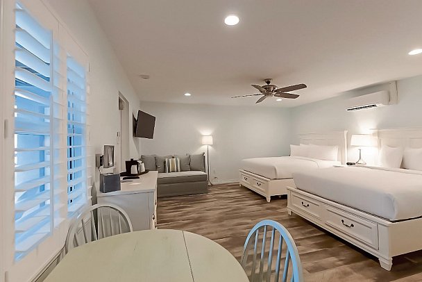 Lost Inn Paradise Cocoa Beach - Wohnbeispiel Bungalow Double Queen Room (Zimmercodierung UG2)
