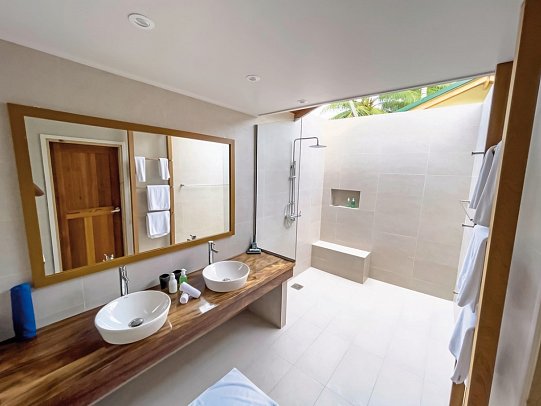 Meeru Maldives Resort Island - Beispiel Bad Family Villa (Zimmercodierung FB2)
