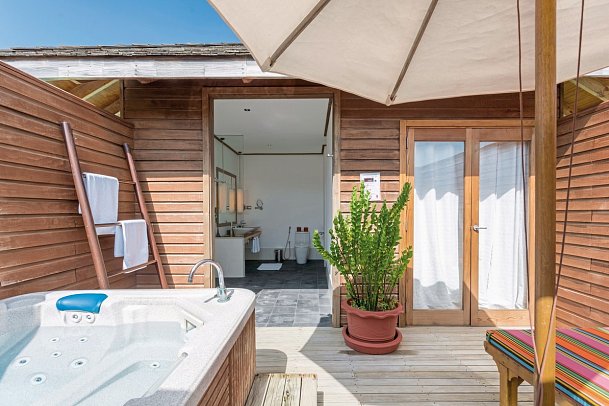 Meeru Maldives Resort Island - Wohnbeispiel Jacuzzi Water Villa (Zimmercodierung VX2)