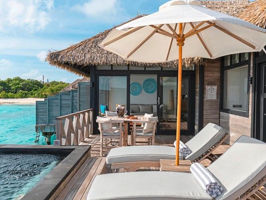 JA Manafaru - Beispiel Sonnendeck Pool Water Villa (Zimmercodierungen VX1, VX2, VV2 & VV3)