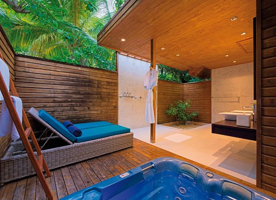 Veligandu Maldives Resort Island - Beispiel Bad Jacuzzi Beach Villa (Zimmercodierungen VB2, VB3 & VB7)
