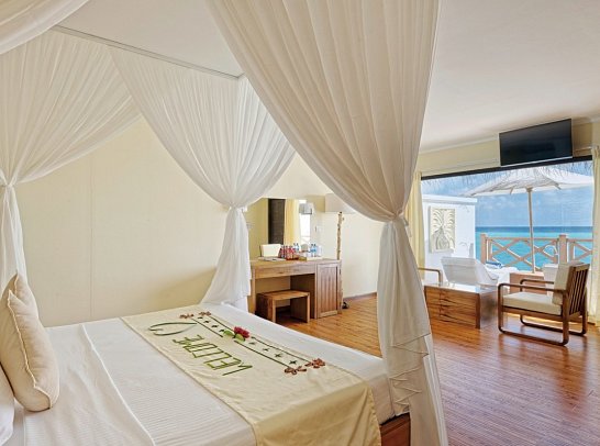 Angaga Island Resort & Spa - Wohnbeispiel Premium Water Bungalow (Zimmercodierung BX3)