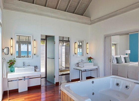 NH Maldives Kuda Rah Resort - Beispiel Bad Over Water Suite with Private Pool (Zimmercodierungen VX2 & VV5)