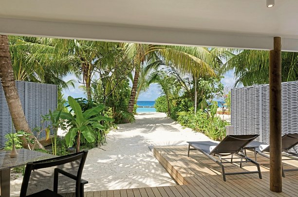 Outrigger Maldives Maafushivaru Resort - Wohnbeispiel Beach Villa (Zimmercodierung VB1)