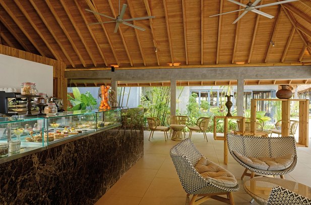 Outrigger Maldives Maafushivaru Resort - Library Lounge