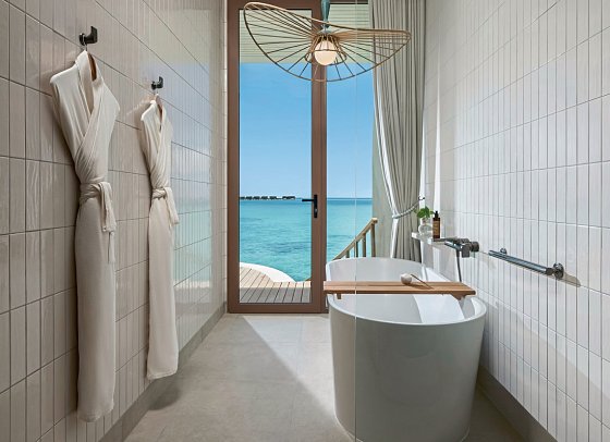 Centara Grand Lagoon Maldives - Beispiel Bad Overwater Villa with Jacuzzi (Zimmercodierungen VX1 & VV1)